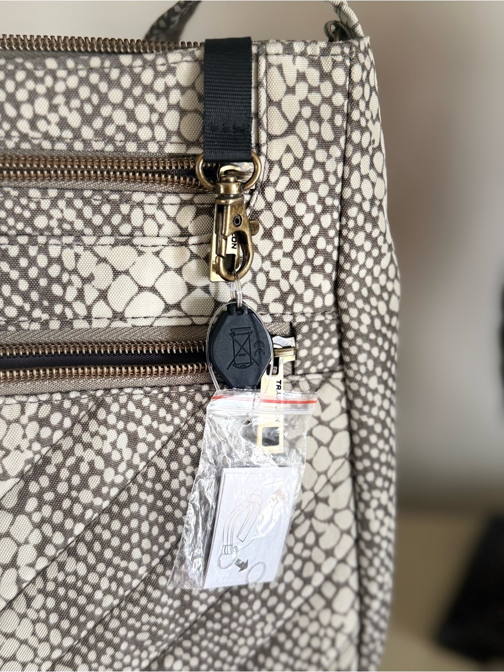 Travelon Anti-Theft Crossbody Bag - Picture 12 of 13